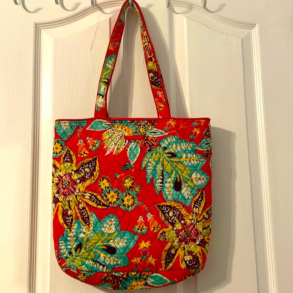 Vera Bradley summer tote, great condition